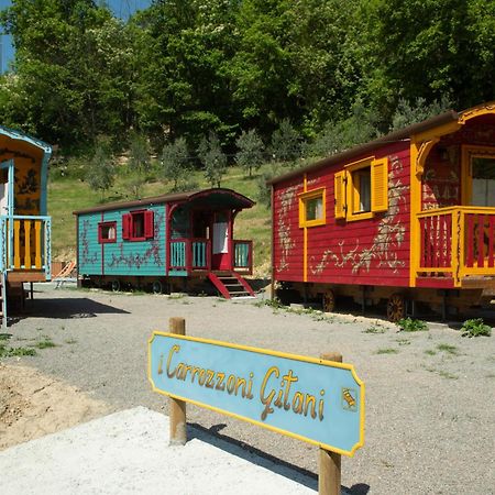 Agriturismo La Rovere - I Carrozzoni Gitani Cossano Belbo ภายนอก รูปภาพ