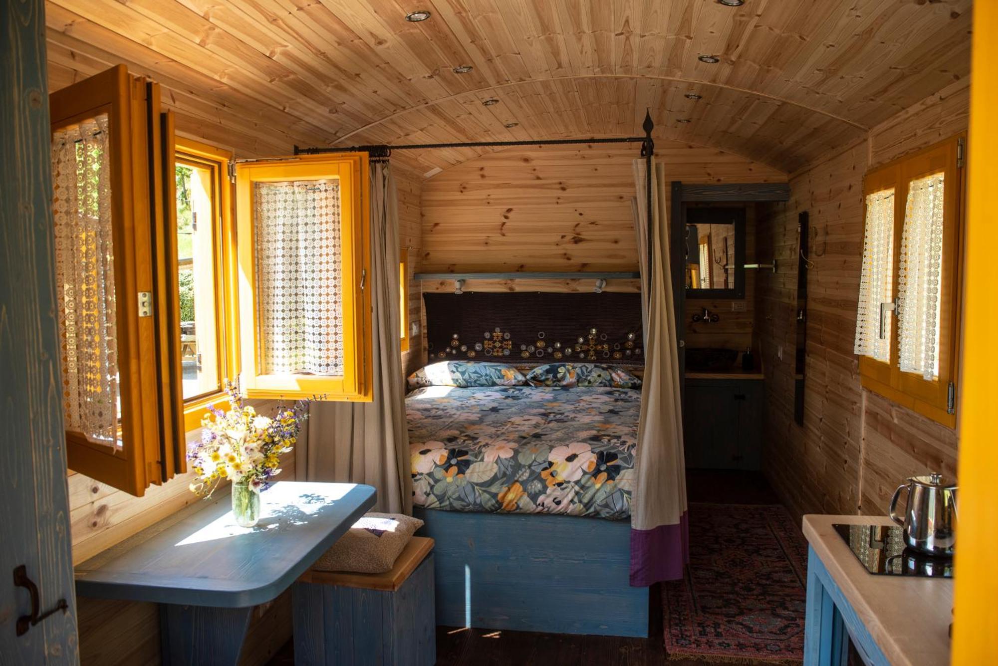 Agriturismo La Rovere - I Carrozzoni Gitani Cossano Belbo ภายนอก รูปภาพ