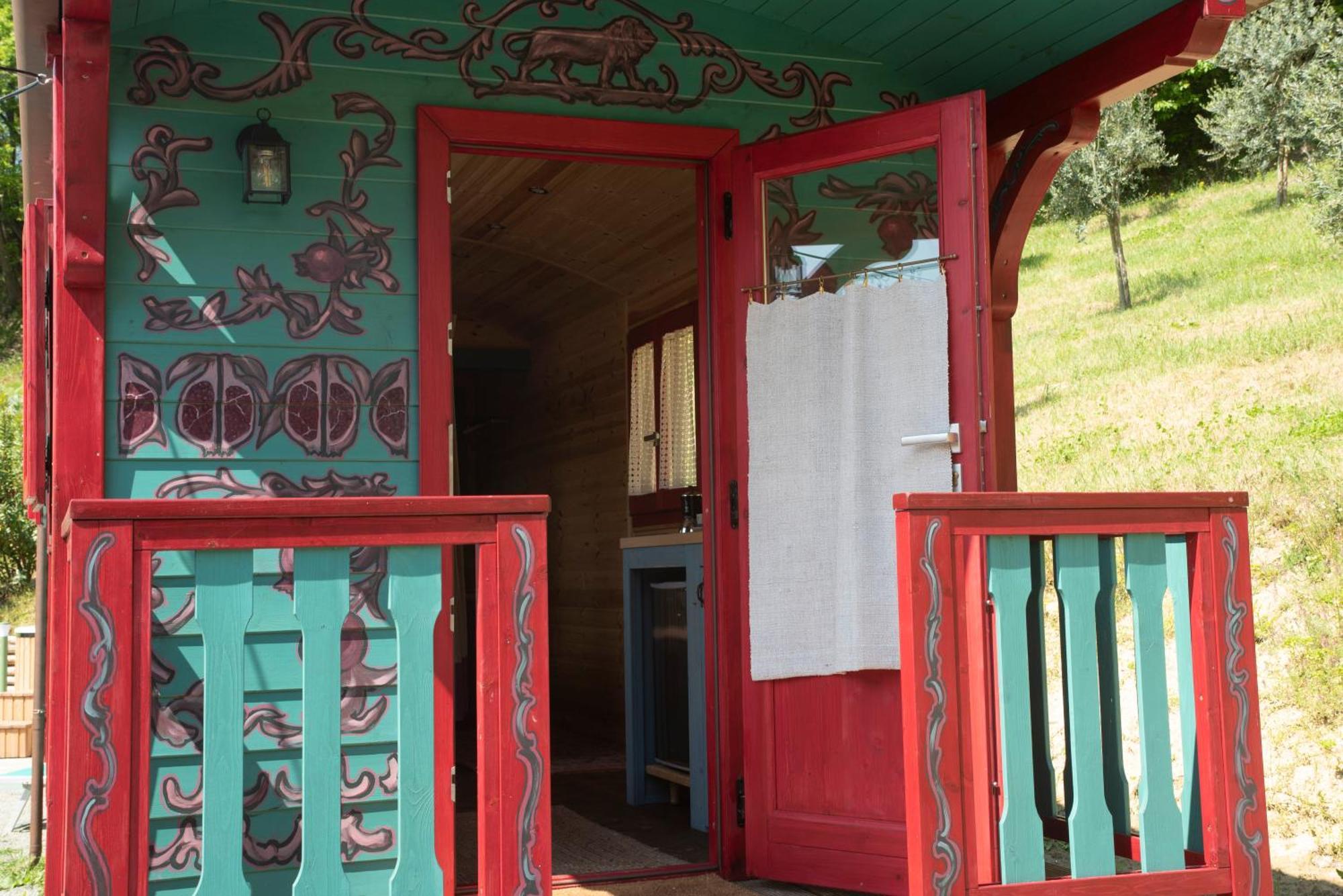 Agriturismo La Rovere - I Carrozzoni Gitani Cossano Belbo ภายนอก รูปภาพ