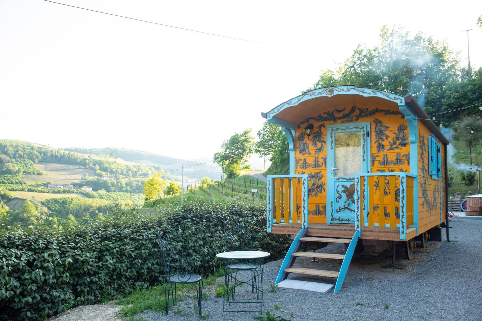 Agriturismo La Rovere - I Carrozzoni Gitani Cossano Belbo ภายนอก รูปภาพ