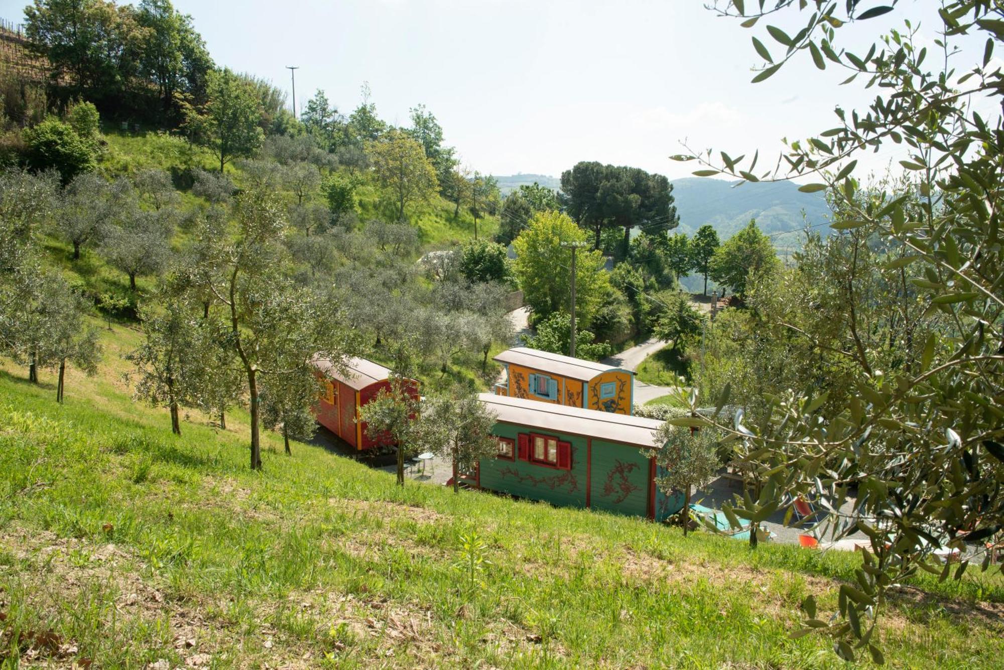 Agriturismo La Rovere - I Carrozzoni Gitani Cossano Belbo ภายนอก รูปภาพ