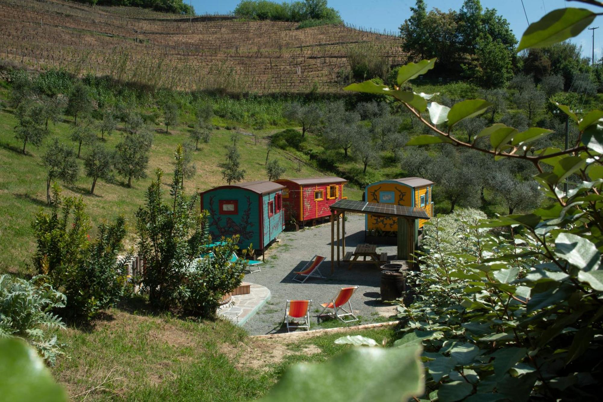 Agriturismo La Rovere - I Carrozzoni Gitani Cossano Belbo ภายนอก รูปภาพ